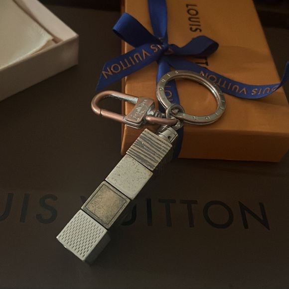 Authentic Louis Vuitton key chain logo unisex - Picture 13 of 13